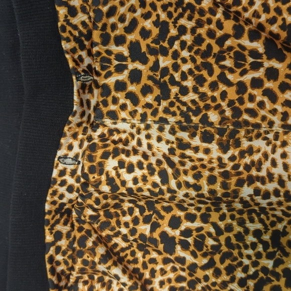 Dual layer animal/cheetah print shorts - Picture 3 of 4